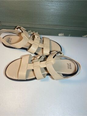Frye and Co Women’s Beige Strappy Leather Sandals SZ 9